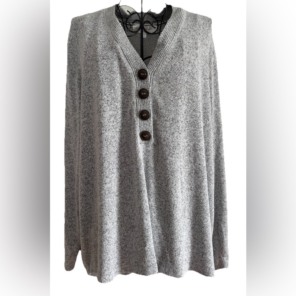 Chelsea Theodore Gray Henley Knit Top Soft Blouse Plus 1X V-Neck Button Tunic